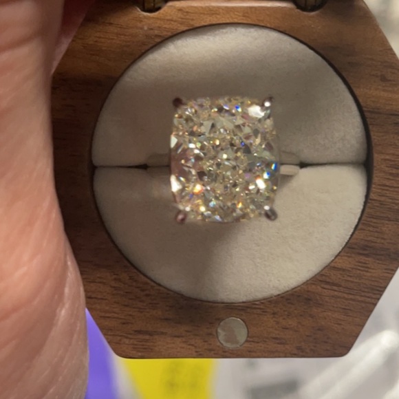 7 carat size 6 rhodium plated ring - Picture 4 of 10